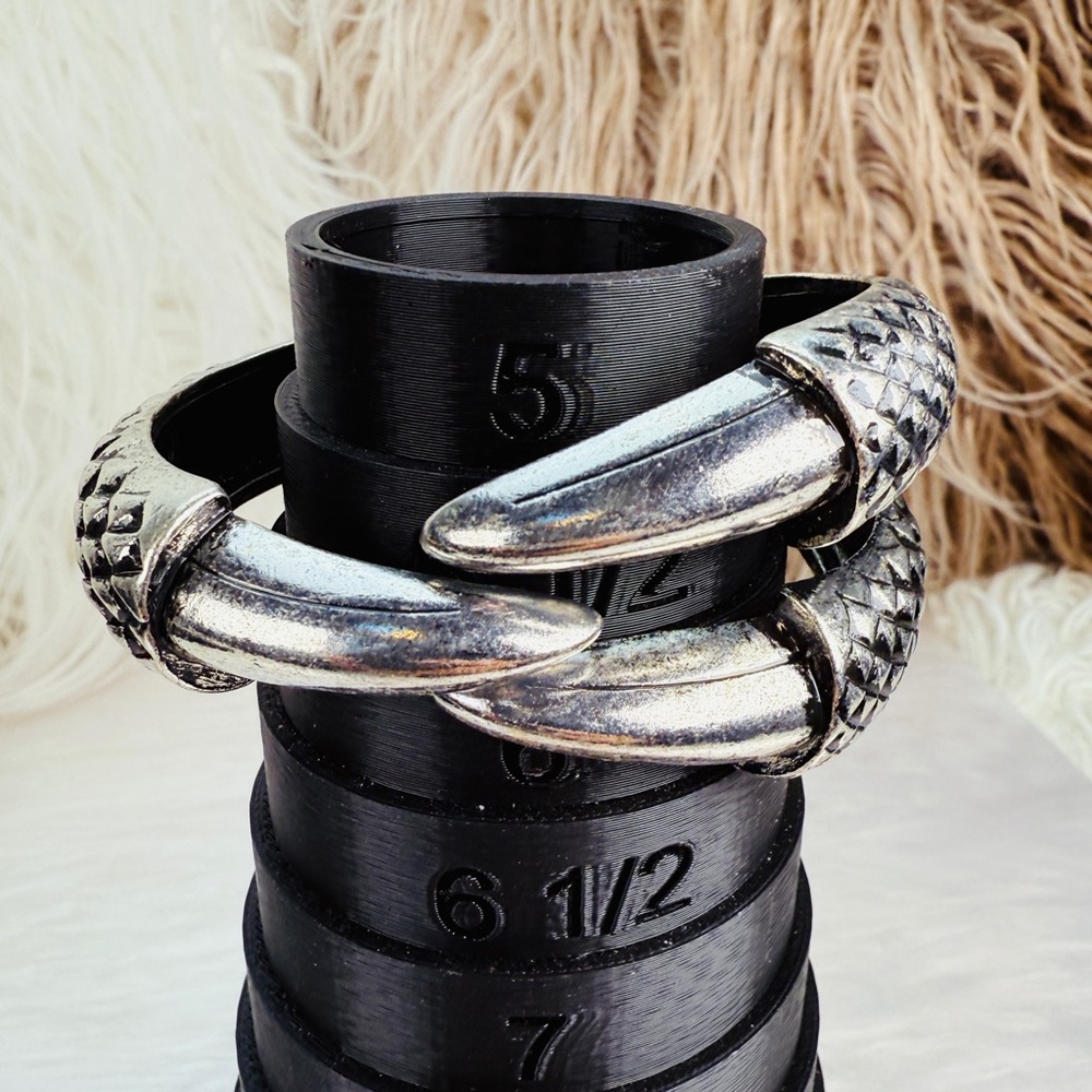 Aged Silvertone Textured Claw Hinged Bracelet - image 4